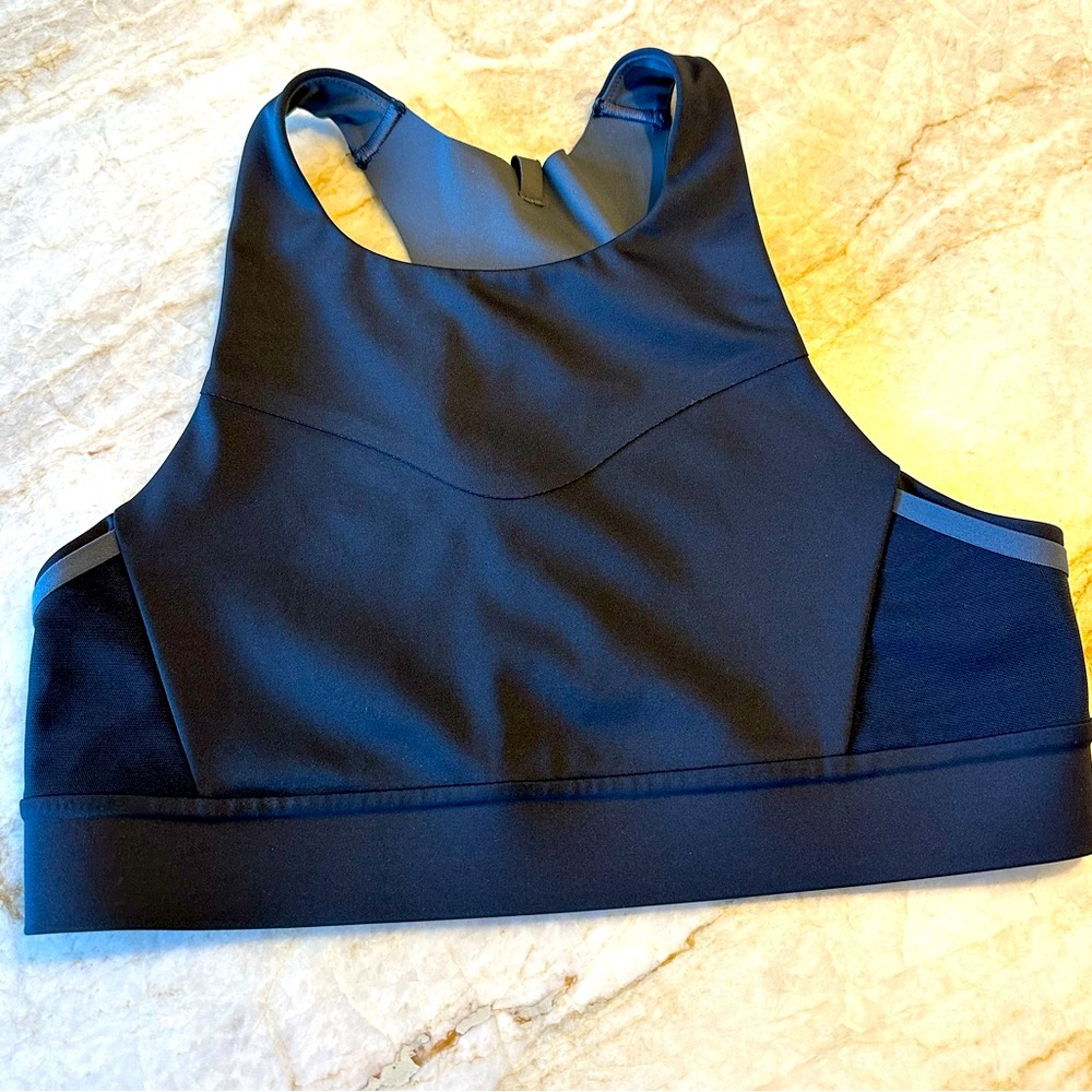 COPY - Brooks Drive 3 pocket running sports bra, 32A/B excellent condition